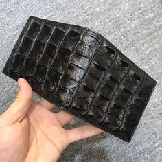 Adding an instant touch of grace to your style, this charming men's wallet is a must-have. Crafted with high-quality genuine leather, it exudes sophistication and durability. The alligator pattern adds a unique and stylish element to its design. With multiple slots, it offers ample space to organize your essentials. Elevate your fashion game with this elegant and practical wallet.Specifications Wallets: Standard Wallets Wallet Length: Short Style: Business Place Of Origin: China (Mainland) Pattern Type: Animal Prints Origin: Mainland China Model Number: 1 Material Composition: crocodile leather Main Material: Crocodile Lining Material: Genuine Leather Item Width: 2.5 Item Weight: 250g Item Type: Wallet Item Length: 11cm Item Height: 9cm Interior: Interior Compartment,Note Compartment,Photo Alligator Wallet, Alligator Pattern, Business Place, Card Holder Purse, Card Purse, Luxury Card, Animal Print Fashion, Men's Wallet, Small Clutch