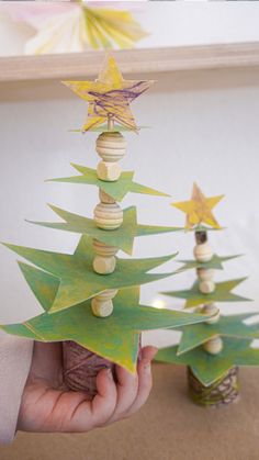 Tannenbaum basteln lit Kindern Christmas Decor Ideas Kitchen, 2nd Grade Crafts, Decor Ideas Kitchen, Waldorf Crafts, Christmas Props, Preschool Christmas Crafts, Christmas Kindergarten, Quilted Christmas Ornaments, Christmas Activities For Kids