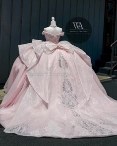 Pink Quince Dresses Mexican, Pink And Silver Quince Dress, Pink Quince Dress With Bow, Pink Quinceanera Dresses With Bow, Quinceanera Dresses Sleeves, Pink And Silver Quince, Quince Hall, Quince Dress Ideas, Light Pink Quince Dresses