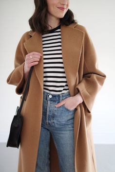 Casual Neutral Outfits, Coat Outfit Casual, Camel Coat Outfit, Coat Women Fashion, Stripe Outfits, Winter Mode, Camel Coat, Girly Fashion, Work Attire