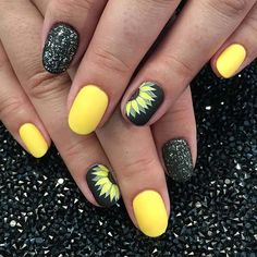 Gel Nails Sunflower, Nail Color Acrylic Ideas, Cute Fun Short Nails, Spring Nails Sunflower, Cute Sunflower Nails Short, Fun Spring Nails Short, Short Nail Designs Sunflower, Cute Short Spring Nail Designs