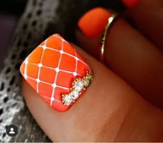 Stunning Summer Coral Toe Nail Designs for a Vibrant Seasonal Look Coral Toe Nail Designs, Coral Toe Nails, Coral Toes, Pedicure Designs Toenails, Nails Designer