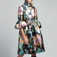 Beautiful Runway Dress, Metallic Floral Brocade With Combo Of Silk Organza, Heavy Weight Non Stretch. Mock Neckline. Half Sleeves; Flared Cuffs. Fit And Flare Silhouette. Hem Falls Below The Knee. Luxury Knee-length Dresses With Floral Applique, Marc Jacobs Runway, Marc Jacobs Dress, Luxury Jacquard Long-sleeve Outerwear, Runway Dresses, Mock Neckline, Size 6 Dress, Silk Organza, Half Sleeves