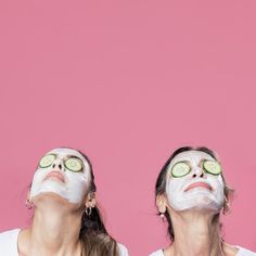 Madre e hija con mascarilla | Free Photo #Freepik #freephoto #madre #madre-e-hija #mujer-hijos #madre-feliz About Mother, Mother And Daughter, Free Photo, Mother Daughter, Free Photos, 1 Million, Face Mask, Facial, Spa