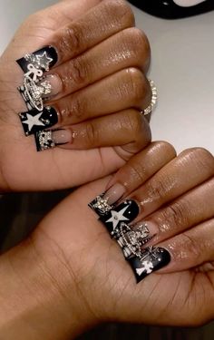 #backtoschooloutfits #backtoschoolnails Black Nails Baddie Aesthetic, Black Duck Nails Y2k, White N Black Nails, Silver Junk Nails, Black Inspo Nails, All Black Nail Designs, Black Freestyle Nails, Duck Nails Acrylic Short, Black Nail Inspo Acrylic