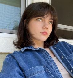 Bangs And Curtain Bangs Short Hair, Straight Bangs With Face Framing Layers, Bobs With Layers And Bangs, Dark Brown Bangs Hair, Swoopy Bangs Short Hair, Julia Stiles Short Hair, Hair Colour Ideas Blue Eyes, Disney Aunt Haircut, Short Hair Shaggy Bangs