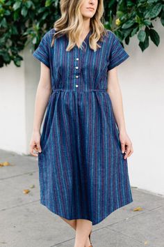 Wrap Dress Pattern Free, Casual Flowy Dress, Blouse Dress Outfit, Breastfeeding Shirt, Frocks And Gowns, Sewing Things, Cute Outfits With Jeans, Simple Kurta Designs, Simple Kurti Designs