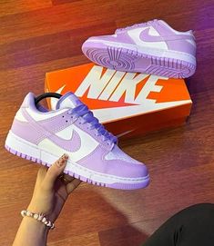 Purple Shoes Outfit, Tenis Air Force, Basket Style, White Nike Shoes, Kicks Shoes, Jordan Shoes Retro