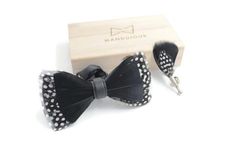 American-made bow ties from authentic, 100% natural bird feathers Only special occasions require a bow tie, and since you would already be dressed to the nines, you might as well absolutely own the look by sprucing-up your bow tie look. Mandujour is adding that extra razzle dazzle to the typical bowtie silhouette with some of the most unique and handsome bowties ever created. Each one is handmade by skilled artisans with sustainably sourced bird feathers— Gift this wearable piece of art to your Feather Bow Ties, Beautiful Wooden Boxes, Razzle Dazzle, Gala Dinner, Dressed To The Nines, Handmade Christmas Gifts, Christmas Gifts For Men, The Nines, Black Feathers