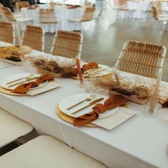 the table is set up with place settings and napkins for dinner guests to eat