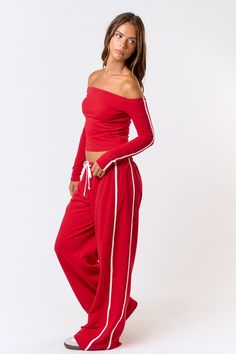 Get ready to rock gameday or stay cozy this fall in our vibrant red sweatpants featuring a stylish white stripe down the side. Crafted for both comfort and style, these sweatpants are the perfect blend of sporty and chic. Whether you're cheering on your team or running errands, these super cute sweatpants are a game-changer for your casual wardrobe. Elevate your loungewear collection with these trendy red sweatpants and make a statement wherever you go! Red Sweatpants, Cute Sweatpants, Wide Leg Sweatpants, Long Sleeve Outerwear, Crop Top Sweatshirt, Sweatpants Shorts, White Line, Jean Leggings, Stay Cozy