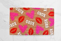 a door mat with lipstick on it and the words xoxo written in red