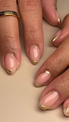 IG: @nailsbylauren.o Colourful Minimalist Nails, Nails Gold Detail, Gold Detail Nails, Gel Nails Gold, Nail Designs Gold, Classy Almond Nails, Cruise Nails, Subtle Nails