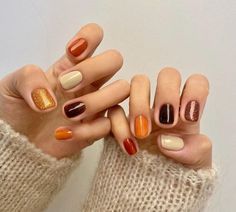 Short Multicolor Nails Fall, Nail Polish Palette, Fall Color Nail Designs 2023, Gel Nails Earth Tones, Fall Skittle Manicure, Different Nail Colors On Each Nail, Multicolored Fall Nails, Multicolored Nails Winter, Fall Multi Color Nails