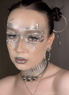 Sci Fi Makeup Ideas, Alien Hair And Makeup, Futuristic Fashion Makeup, Space Makeup Futuristic Make Up, Sci Fi Makeup Looks, Out Of This World Makeup, Retro Futurism Makeup, Makeup Brutalism, Silver Alien Makeup