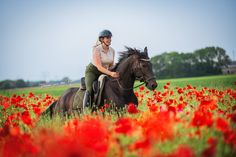 Photoshoot ideas with your horse 
Matching horseriding outfit Photoshoot Ideas