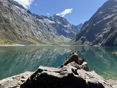 via https://www.jucktion.com/f/nature/lake-marian-southland-new-zealand-5712×4284/