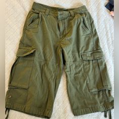 Knee Length, Cargo Pants; Drawstrings At Knees; Size: 0; Never Worn Cargo Knee Length Shorts, Cargo Shorts Aesthetic, Short Baggy Pants, Cargo Pants Short, Tyler Concert, Army Green Cargo Pants, Shorts Knee Length, Samantha Smith, Green Cargo Shorts