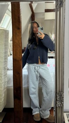 Casual Cold Spring Outfits For Women, Summer Outfit Inspo Comfy, Chill Lounge Outfit, Thursday School Outfits, Class Fits College, Summer Rh Outfits, Minimalist School Outfits, Comfortable Outfits Aesthetic, Cozy Fits For School