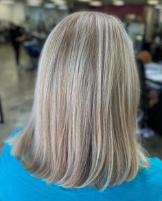 Beige Blonde and Silver Balayage Greyish Blonde Hair, Transitioning To Gray Hair, Silver Balayage, Natural White Hair, Blond Beige, Grey Blonde Hair, Grey Hair Dye