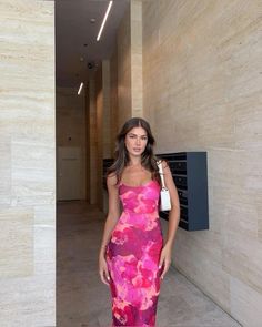 Dressed Up Instagram Pics, Tropical Bridal Shower Outfit, Pink Vacation Dress, Dekota Thompson Instagram, Instagram Outfit Picture Ideas, How To Pose For Pictures Instagram Dress, Dekota Thompson Outfit, Pink Vacation Outfits, Dress Instagram Pictures