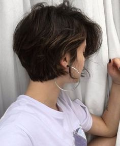 Absolutely LOVE for growing out!! Shoulder Length Haircuts, Dunner Wordend Haar, Shoulder Length Hair Cuts, Haircut For Thick Hair, Short Cut, Trending Hairstyles, Bob Haircuts, Medium Hair Cuts, Stylish Hair