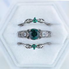 14K Black Gold Emerald Celtic Engagement Ring - Giliarto خواتم خطوبة, Celtic Engagement Rings, Black Gold Ring, Cute Engagement Rings, Dream Engagement Rings, Gold Ring Sets, Pretty Rings, Fantasy Jewelry, Pretty Jewellery