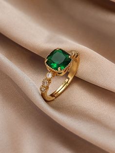 Gold Ring For Women Design, Green Emerald Gold Ring, Gold Ring With Stone For Women, Gold Stone Rings For Women, Ladies Ring Gold, Diamond Rings For Women Simple, Gold Ring For Ladies, Women Gold Ring Designs, Single Stone Rings Gold