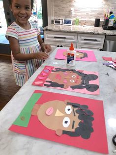 Fun & Easy Preschool Portrait Activity: Shape Self Portraits Portraits For Kids, All About Me Preschool Theme, Self Portrait Ideas, Me Preschool Theme, All About Me Art