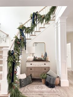 Create a similar look and get inspired by Kayla haven! Click to shop this gorgeous Christmas decor and staircase garland! Staircase Christmas, Staircase Decor Ideas, Christmas Staircase Decor, Christmas Stairs, Christmas Staircase, Staircase Decor, Hosting Christmas, Pine Wreath, Natural Christmas