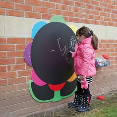 Giant Mark Making Chalkboard Daisy large Daycare Design Ideas, Giant Daisy, Kindergarten Montessori, Daycare Design, Outdoor Play Spaces, Art Studio Organization, Kindergarten Design, Kids Outdoor Play, School Playground