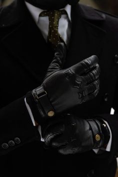 Leather Gloves Aesthetic, Suited Racer, Aesthetic Gentleman, Gloves Aesthetic, Gloves Outfit, Fancy Fits, Leather Driving Gloves, Gentleman Aesthetic