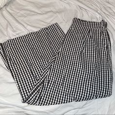 Nwt Kittenish - Jjd Wide Leg Cropped Pants In A Gingham Pattern With Zipper Closure -Matching Top In My Closet As Well :) Xxl Casual Wide Leg Gingham Bottoms, Casual Gingham Wide Leg Bottoms, Casual Plaid Pants For Picnic, Gingham Wide Leg Cotton Bottoms, Gingham Cotton Wide Leg Bottoms, High Waist Plaid Bottoms For Picnic, Casual High Waist Gingham Pants, Gingham Bottoms With Pockets For Picnic, Plaid Cotton Bottoms For Picnic