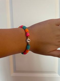 Clay Bead Friendship Bracelets, Bracelet Inspo Beads, Bracelet Ideas Clay Beads, Clay Beads Ideas, Bracelet Clay Bead, Clay Bead Jewelry, Tropical Preppy, Letter Bead Bracelet