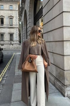 23 Chic Fall Work Outfits & Business Casual Outfits for Autumn Corporate Attire, Corporate Outfits, Paris Outfits, Fall Outfits For Work, Looks Street Style, Work Outfits Women, Autumn Outfit, Professional Outfits