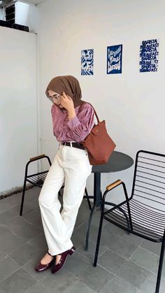 Outfit Hijab Casual, Studio Photoshoot Ideas, Casual Hijab, Hijab Ootd, Ootd Ideas, Studio Photoshoot, Hijab Chic