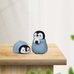 Description: A vibrant atmosphere can be brought to your home by this penguin figurine, as the expressions and movements are very vivid, very decorative, and very durable, as it is made of high quality materials. Designed to be made into various scenes, this penguin figurine can provide some for those who like to make miniature fairy gardens, and is very versatile and does not take up much space because of its small size. It is made of high quality plastic material. There are 2 different sizes for you to choose. This penguin figurine is suitable for desktop, office, home, etc. Item Name: Penguin Figurine Material: Plastic Feature: Hand-crafted, Micro Landscape, Clear Carved Size Details: Style A: 3cm x 2.1cm/1.18" x 0.83" (Approx.) Style B: 3cm x 2.8cm/1.18" x 1.1" (Approx.) Notes: Due to Clay Penguin Sculpture, Penguin Clay Art, Polymer Clay Penguin, Clay Penguin, Penguin Cake Toppers, Easy Polymer Clay, Penguin Cakes, Clay Inspo, Clay Crafts For Kids