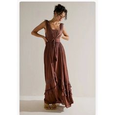 Nwt Dress In Size Xs. No Longer Sold In This Beautiful Rich Chocolate Color In-Store. Rust Summer Dress, La La Maxi Dress Free People, Boho Dresses Free People, Flamboyant Natural Formal Dress, Bridal Sundress, Boho Formal Outfit, Modest Bohemian Outfits, Professional Boho Outfits, Flowy Dresses Casual