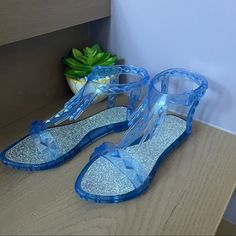 Brand New Never Worn Frozen Queen Elsa Sandals/Shoes. About 7.75 Inches Long - Around Size 10 I Believe. Elsa Shoes Diy, Elsa Shoes, Shoes Costume, Frozen Queen, Frozen Anna, Queen Elsa, Cosplay Diy, Anna Frozen, Diy Shoes