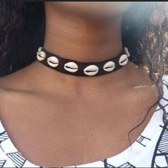 Jamaica Trip, Chain Chokers, Shell Beads Necklace, Cowrie Shell Necklace, Velvet Choker Necklaces, Sweater Necklace, Clothing Shopping, Shell Choker, Black Choker Necklace