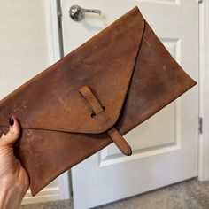 100% Leather Leather Envelope Wallet With Removable Pouch, Leather Envelope Wallet For Everyday Use, Leather Envelope Clutch For Everyday Use, Soft Leather Envelope Clutch, Leather Envelope Wallet With Magnetic Closure, Everyday Envelope Clutch, Leather Envelope Clutch For Travel, Leather Envelope Clutch With Magnetic Closure, Brown Envelope Clutch With Removable Pouch