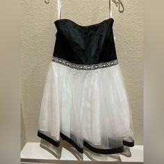 White And Black Formal Dress Girls Size 16, Size Medium. New With Tags Ivory Girls Dress, Confirmation Dresses, Girls Communion Dresses, Black Formal Dress, White Dress Formal, Tulle Flower Girl, Tulle Flowers, Girls Formal Dresses, Black Dress Formal