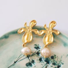 Wow picks! Orchid Baroque Pearl Earrings,Pearl Drop Earrings ,Vintage Style Earrings ,Pearl Jewelry, Anniversary Gift, mothers day gift at €34.00 Choose your wows. 🐕 #GoldEarrings #PearlDropEarrings #GiftForHer #DangleEarrings #VintageJewelry #PearlJewelry #BaroquePearl #titanium #MinimalistEarrings #PearlEarrings Delicate Pearl Charm Flower Earrings, Delicate Flower-shaped Earrings With Pearl Charm, Gold Pearl Drop Earrings For Mother's Day, Elegant Pearl Earrings With Flower Charm, Handmade Pearl Flower Earrings Gift, Handmade Pearl Flower Earrings For Gift, Feminine Pearl Earrings For Gift, Delicate Pearl Drop Earrings With Flower Shape, Delicate Pearl Drop Earrings In Flower Shape