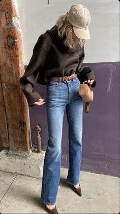 Elsa Hosk Style, Australian Winter, T Shirt Outfits, Ireland Fashion, California Outfits, Preppy Sweater, Sweater Outfit, Elsa Hosk, Girl Fits