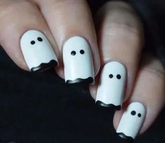 50+ Easy DIY Halloween Nail Design Ideas for Spooky Season Diy Halloween Nails, Halloween Nail Design, Halloween Gesicht, Holloween Nails, Easy Diy Halloween, Halloween Nail Designs