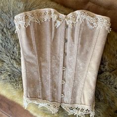 Tan Corset With Lace Trim Elegant Beige Corset For Night Out, Beige Lace Fitted Corset, Corselette Vintage, Beige Wedding Corset, Feminine Fitted Beige Corset, Fitted Feminine Beige Corset, Boned Corsets, Corset Fashion, Corsets