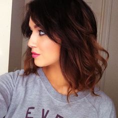 Dark brunette and warm ombre bob: Brunette Bob Haircut, Trendy We Fryzurach, Brunette Bob, Color Streaks, Short Wave, Hair Color Caramel, Caramel Hair, Caramel Highlights