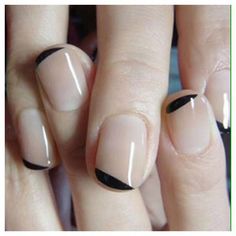 -easy nail art for short nails, - nude base color & black soft lines #shortnailart Eyeliner Style, Manicure Natural, Orange Nail Designs, Nail Art Diy Easy, Short Nails Art, Super Nails, Trendy Nail Design, Pedicures, Minimalist Nails