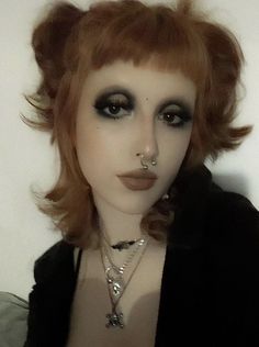 Simple Punk Makeup, 1920s Hollywood Makeup, Faceless Ayato Fanart, Alt Valentines Makeup, Sickly Makeup, Alternative Makeup Ideas, No Eyebrow Makeup, No Eyebrows Makeup Look, Makeup Looks Alt