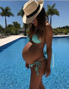 Maternal Fashion, Quotes Celebrities, Pretty Pregnant, Wallpapers Quotes, Pregnancy Looks, Pregnant Mom, Pregnant Woman, Pregnant Belly